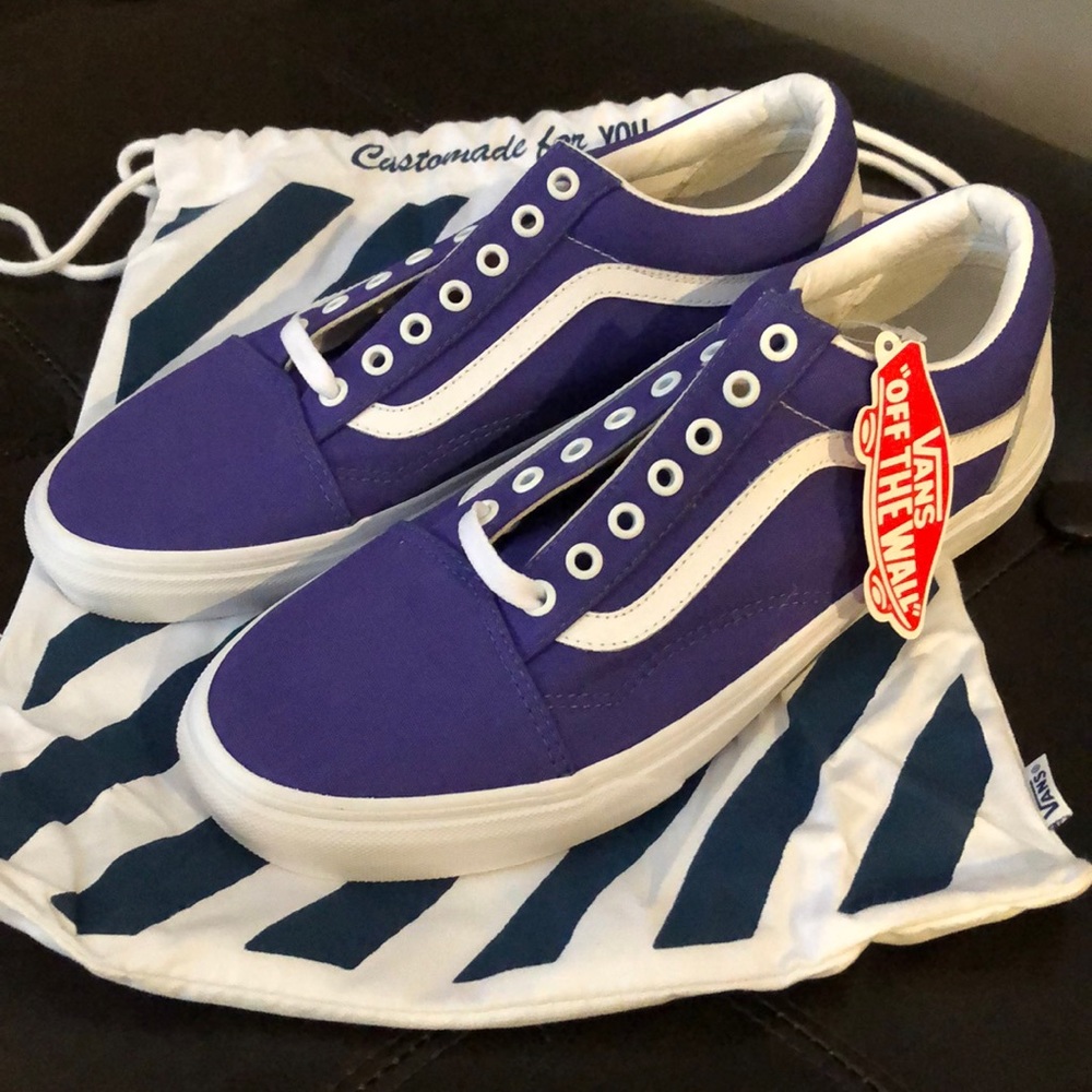 Brands new w/tags VANS Off THe Wall shoes